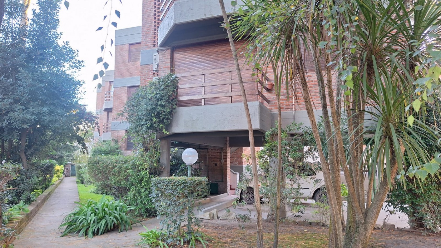 Departamento 3 amb c/ cochera centro/playa Pinamar