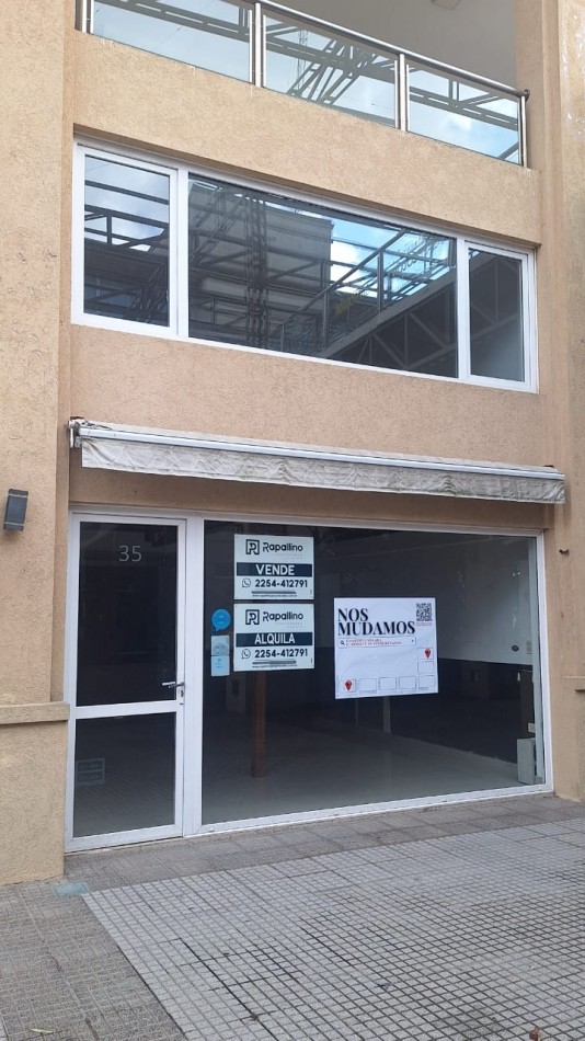 LOCAL COMERCIAL  planta baja con entrepiso en Paseo El Agora 