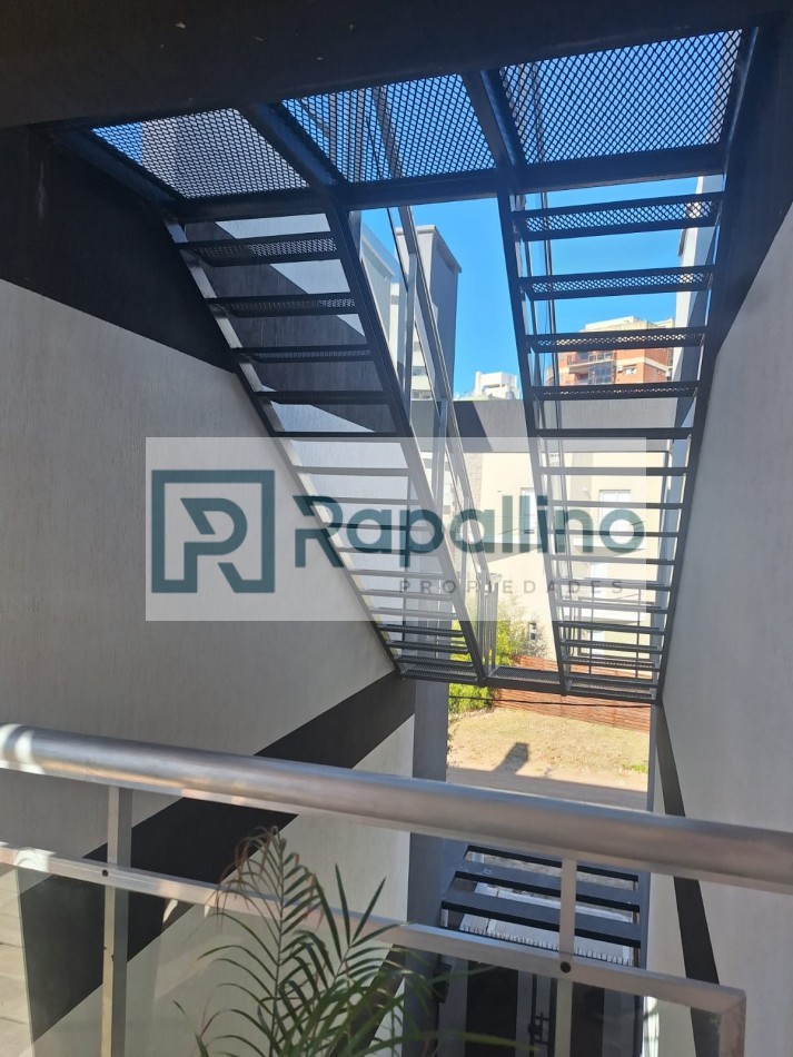 DEPARTAMENTO 2 AMB C/COCHERA Y TERRAZA - Pinamar Centro -
