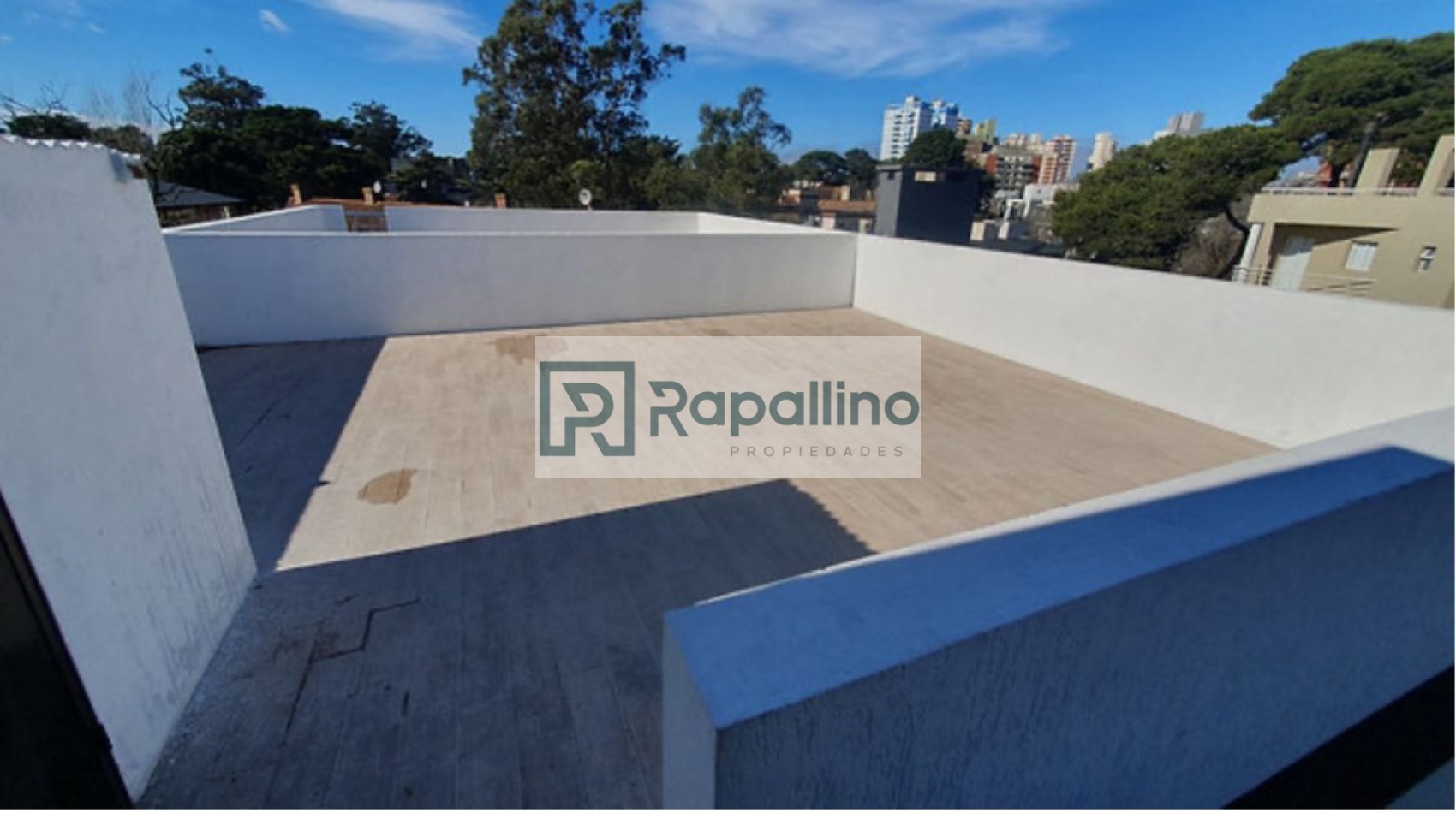 DEPARTAMENTO 2 AMB C/COCHERA Y TERRAZA - Pinamar Centro -