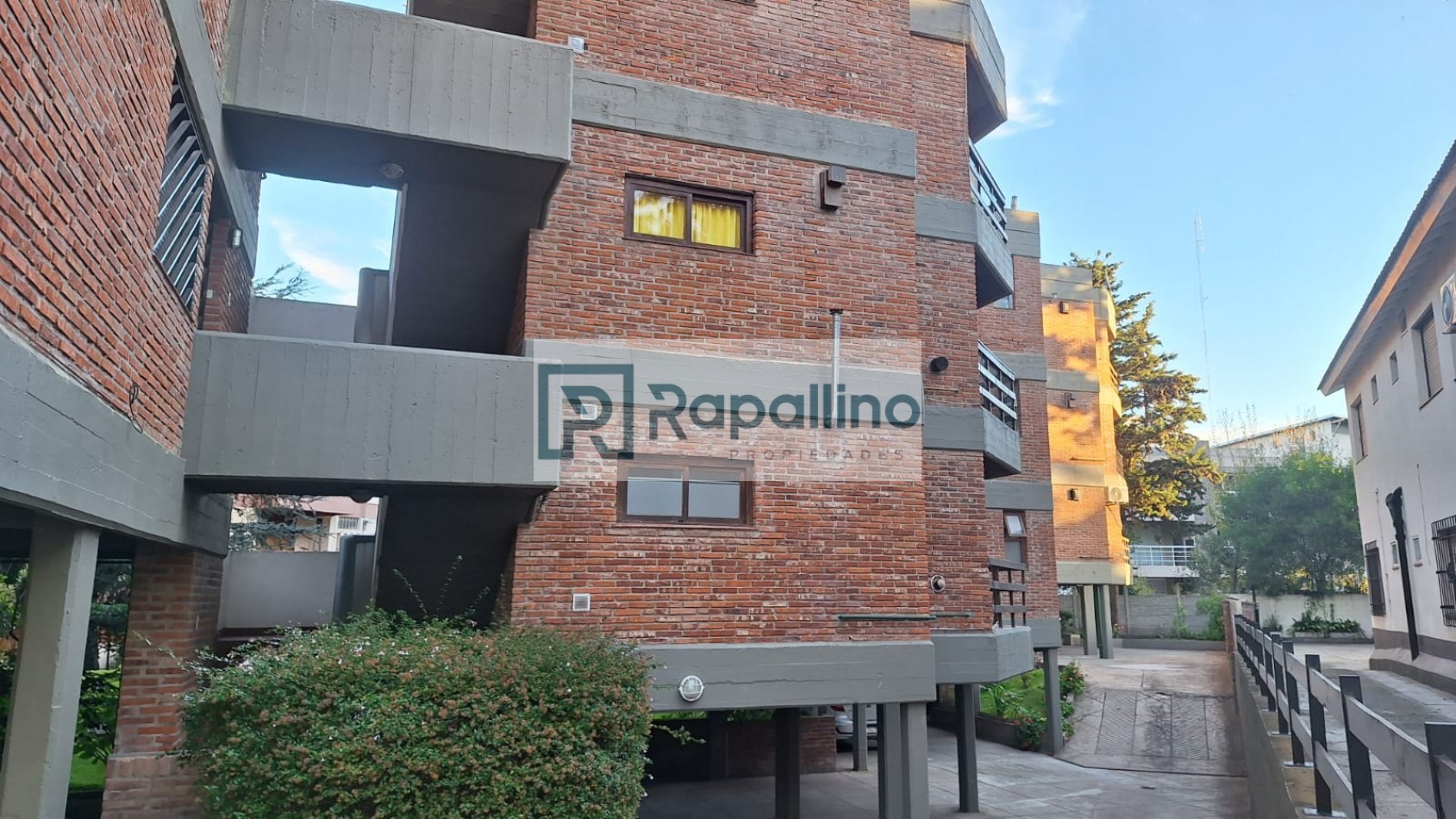Departamento 3 amb c/ cochera centro/playa Pinamar