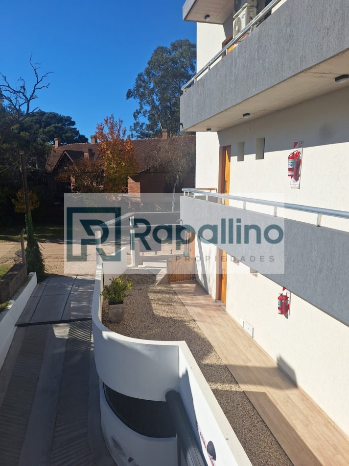DEPARTAMENTO 2 AMB C/COCHERA Y TERRAZA - Pinamar Centro -