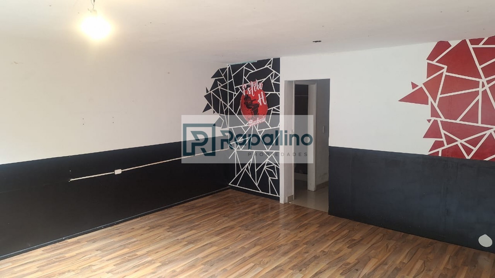 LOCAL COMERCIAL  planta baja con entrepiso en Paseo El Agora 