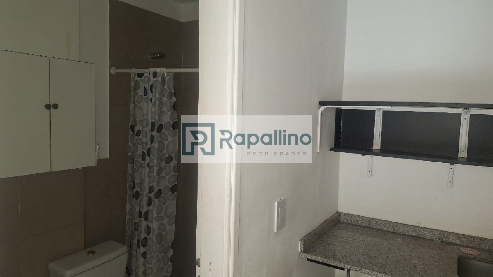 LOCAL COMERCIAL  planta baja con entrepiso en Paseo El Agora 